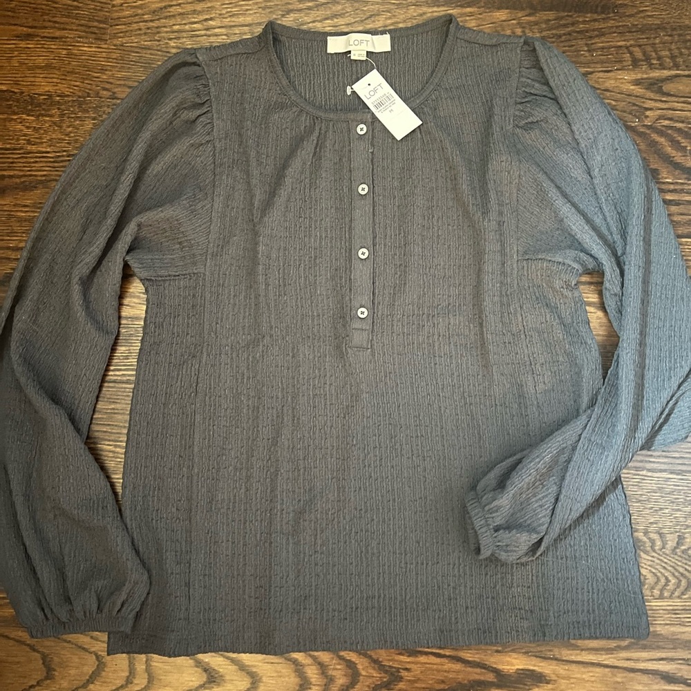 NWT LOFT Crinkle Henley Top - WM SZ M